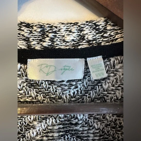 Women's Gray Knit Sweater - Picture 2 of 3